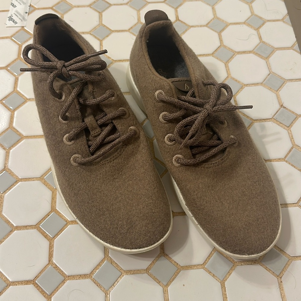 Allbirds wool runners M10 khaki (worn once!)
